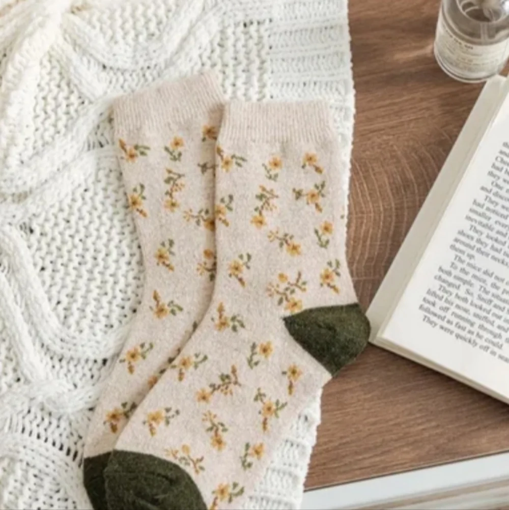 Floral Cream Green Crew Wool Blend Mid-calf Socks